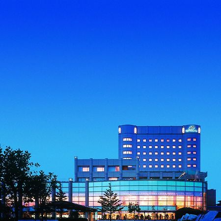 Hotel Port Plaza Chiba Exterior foto The hotel at night