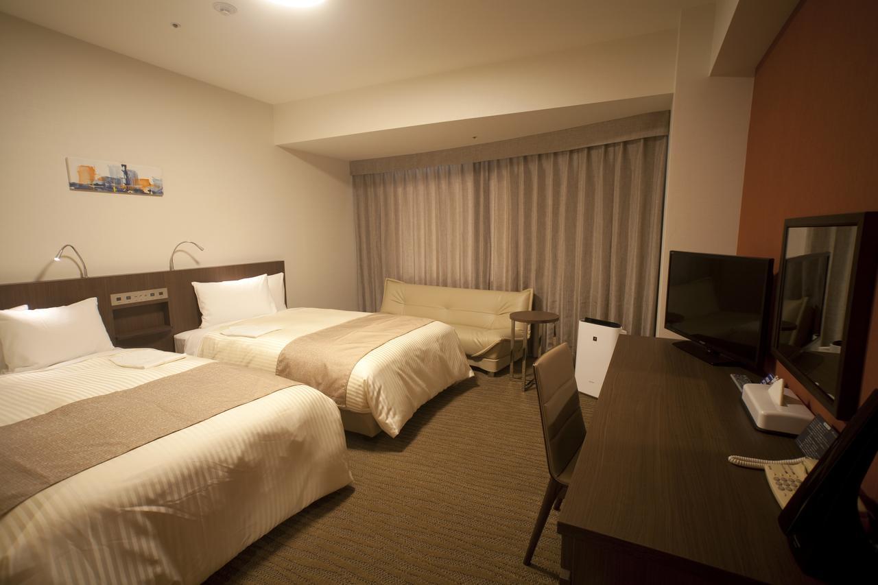 Hotel Port Plaza Chiba Exterior foto A room at the hotel